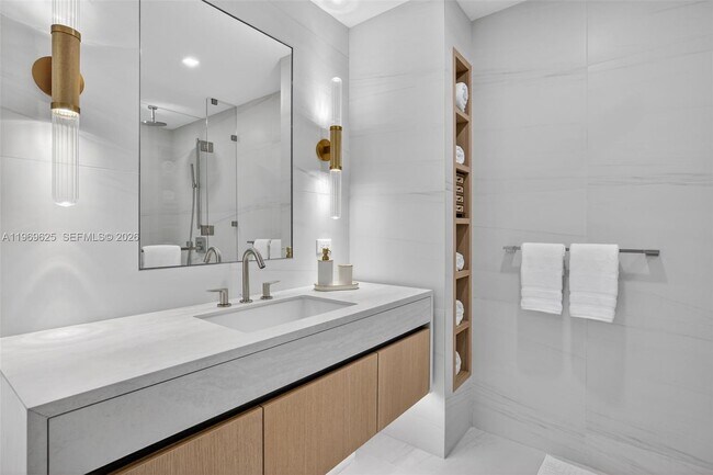 Building Photo - 900 N Ocean Blvd