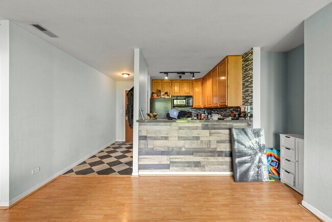 Building Photo - 5820 Oakwood Dr