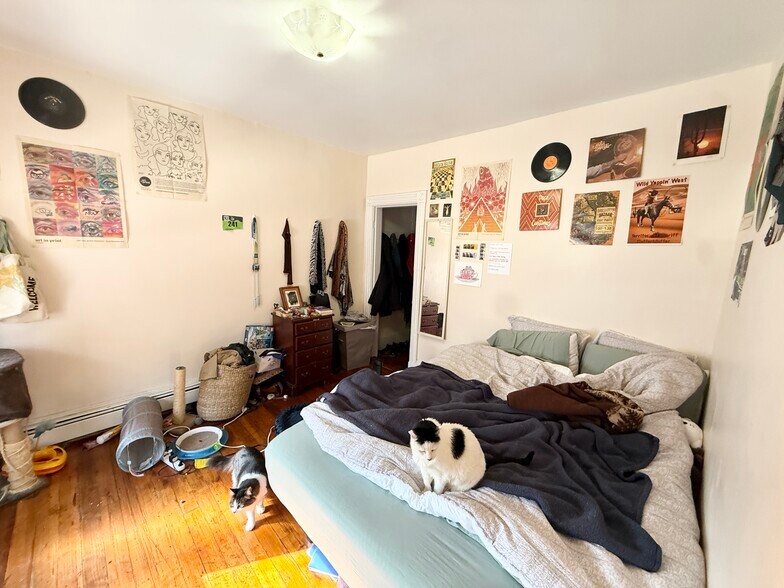 Building Photo - 60 Empire St