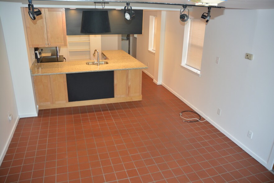 Building Photo - 217 Vine St