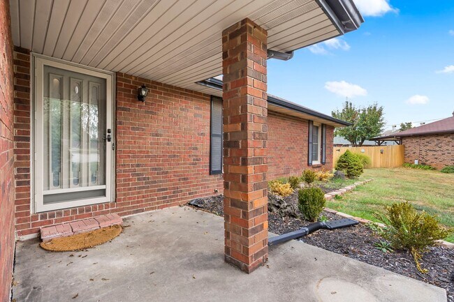 Building Photo - All-Brick Beauty on a Quiet Cul-de-Sac Nea...