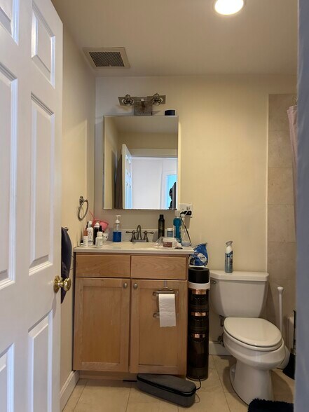 Building Photo - 22 Broadlawn Park