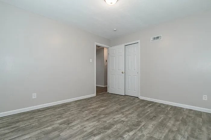 Building Photo - 1126 Lakeview Ave
