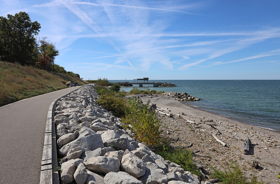 Water'sEdge-LakefrontTrail2024 - Water's Edge