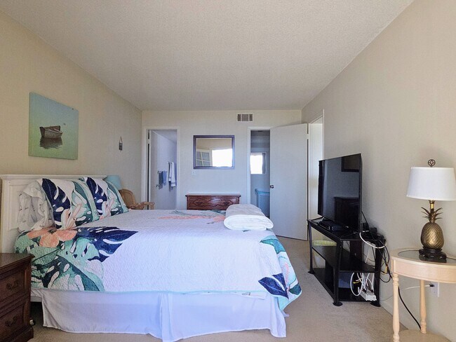 Building Photo - 4550 Cove Cir