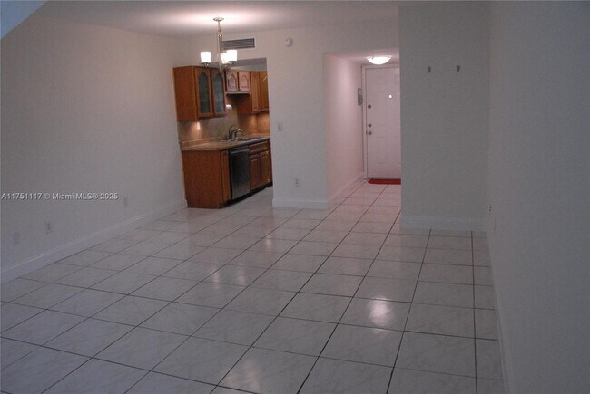 Building Photo - 10907 N Kendall Dr