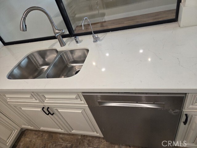 Building Photo - 9 Rock Cliff Pl