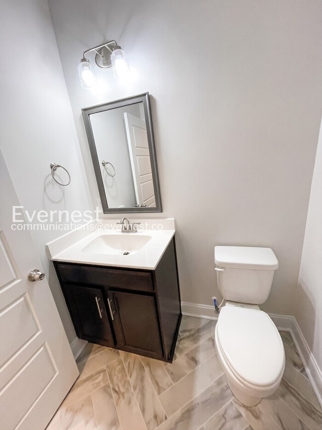 Building Photo - 215 King Rd