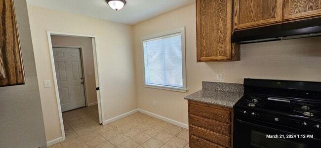 Building Photo - Charming Updated Single Story Home is Cent...
