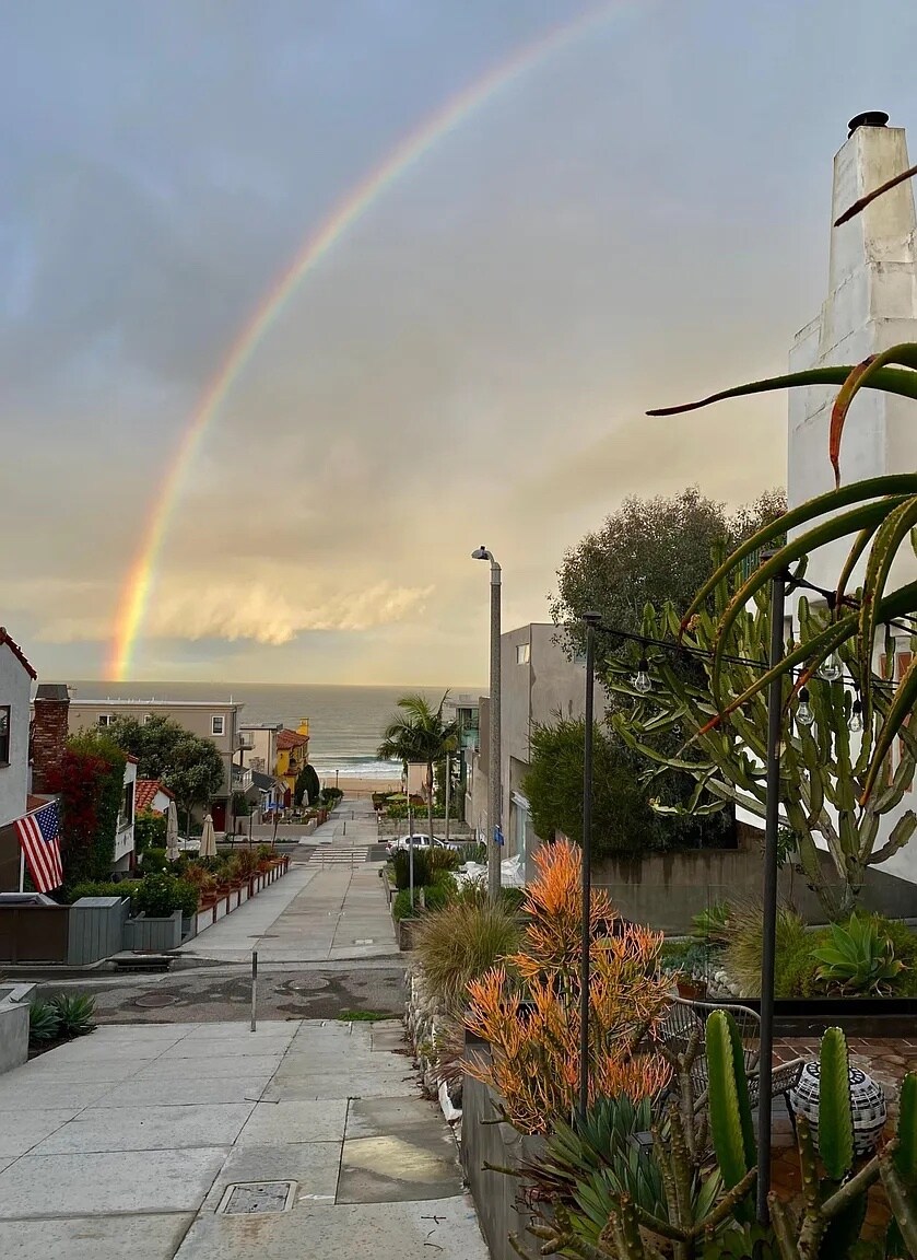 Building Photo - 221 24th St