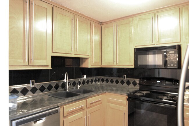 Building Photo - 8427 Hearth Dr