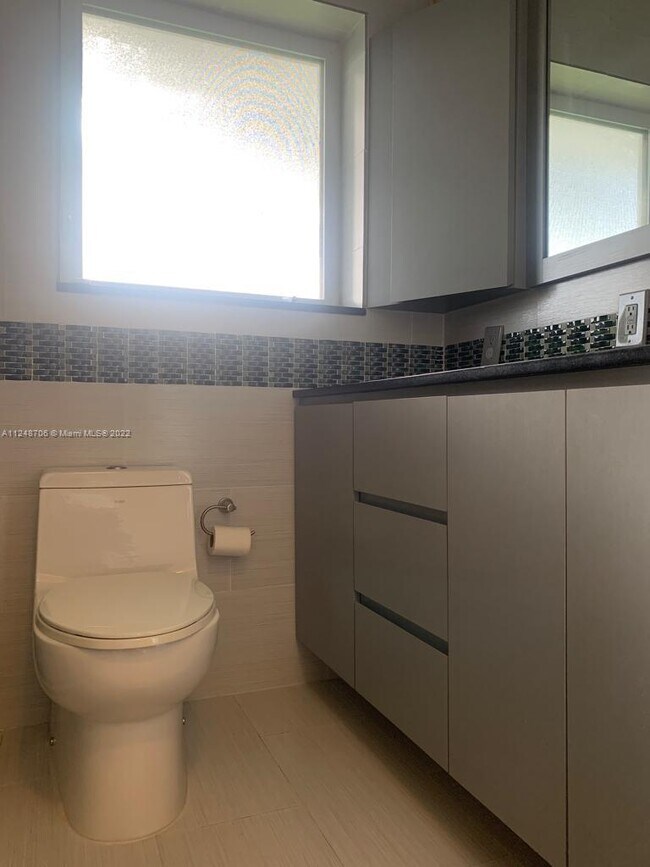 Building Photo - 1001 Surfside Blvd