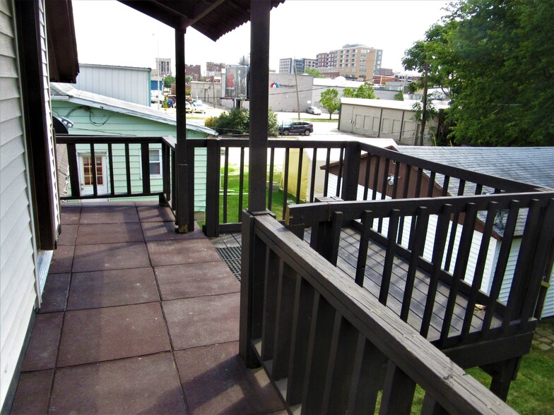 2nd floor patio sitting asrea - 605 N Walnut St