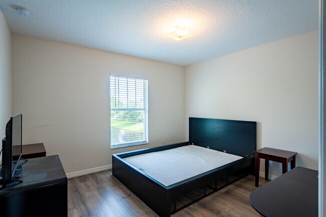 Building Photo - 9859 Tivoli Villa Dr