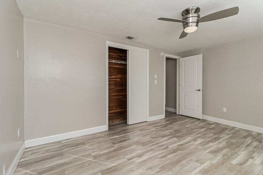 Building Photo - 4045 Grayton Dr