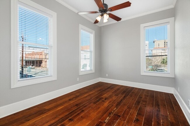 Building Photo - 405 24th St