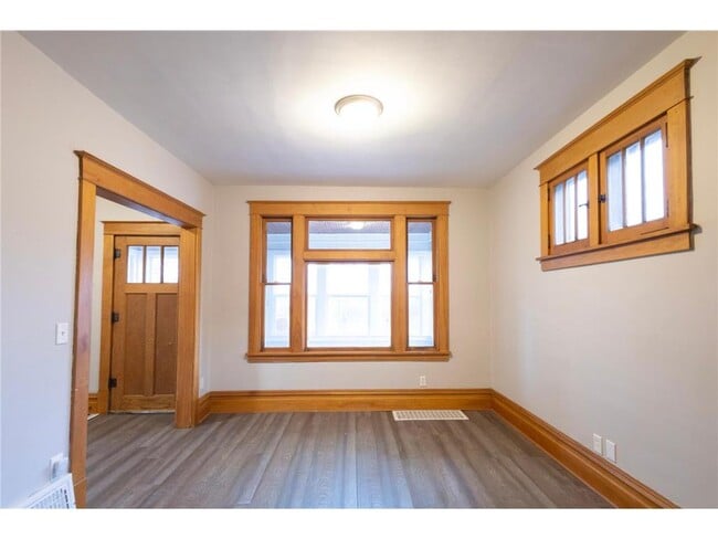 Building Photo - 810 Concordia Ave