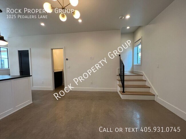 Building Photo - 1025 Pedalers Ln