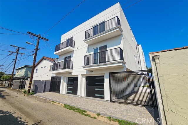 Building Photo - 2055 S Garth Ave