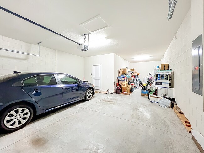 Building Photo - 1021 Savannah Palms Blvd