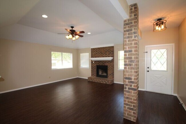 Building Photo - Available! Beautiful 3 bedroom in Whitehouse!