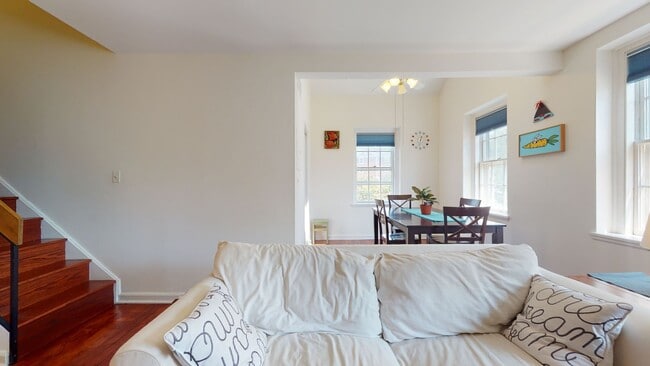 Building Photo - McLean Gardens 1,000 Sq Foot Loft Style Ap...