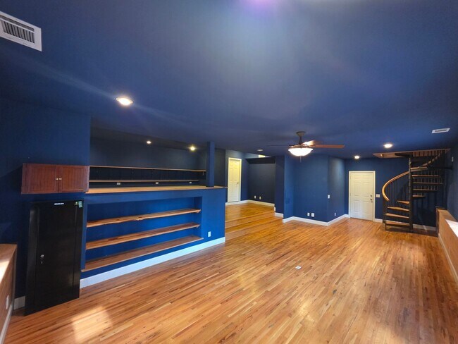 Building Photo - 2374 S Cliffview St