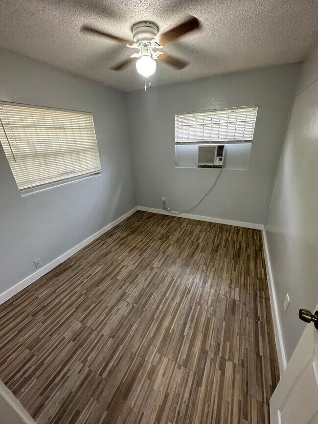 Building Photo - 2845/2847 W 6th St.