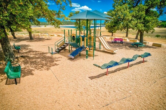 Building Photo - 430 Summit Ridge Dr N