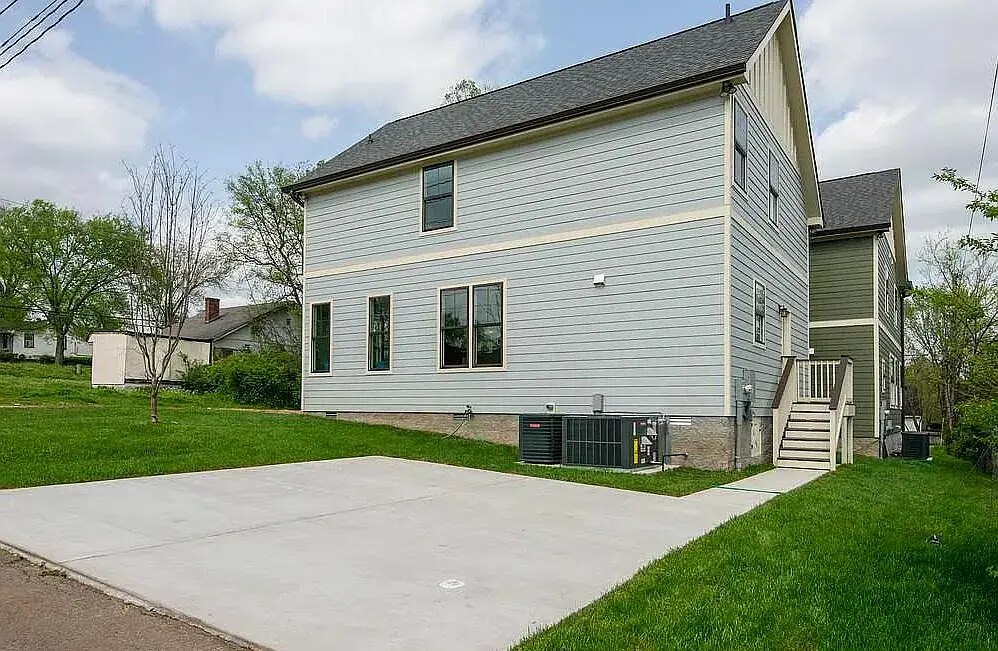 Building Photo - 2017 12th Ave N