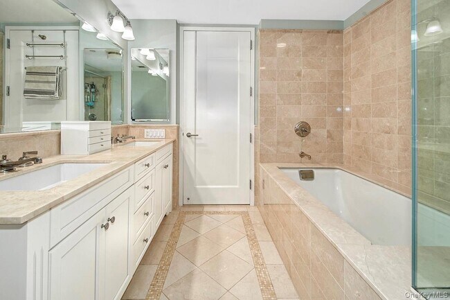 Building Photo - 10 City Pl