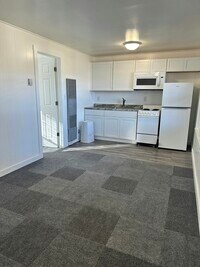 Building Photo - 525 E Omaha St