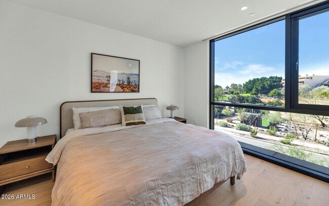 Building Photo - 6302 E Camelback Rd