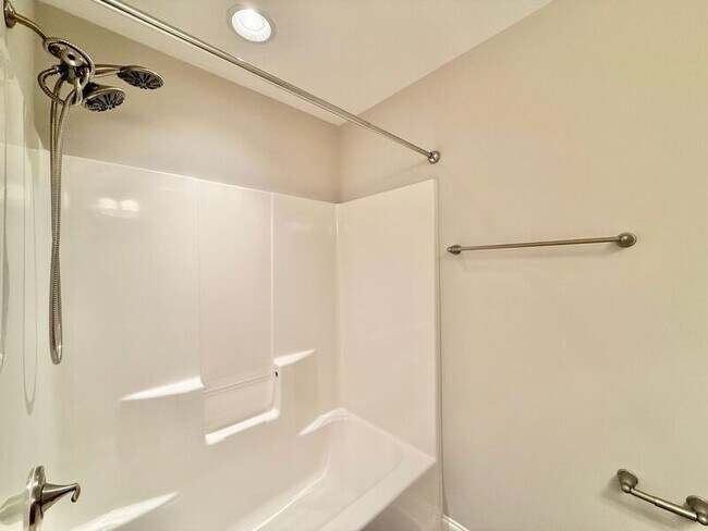 Building Photo - 1019 Monmouth Loop