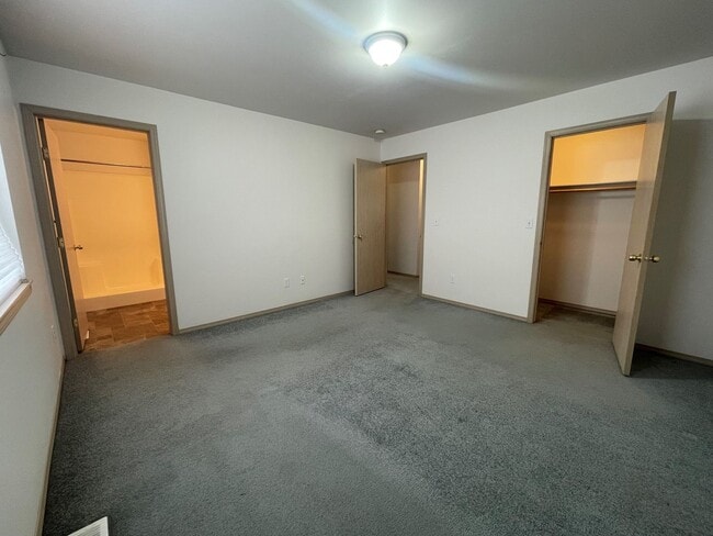 Building Photo - Now renting 3 bedroom House