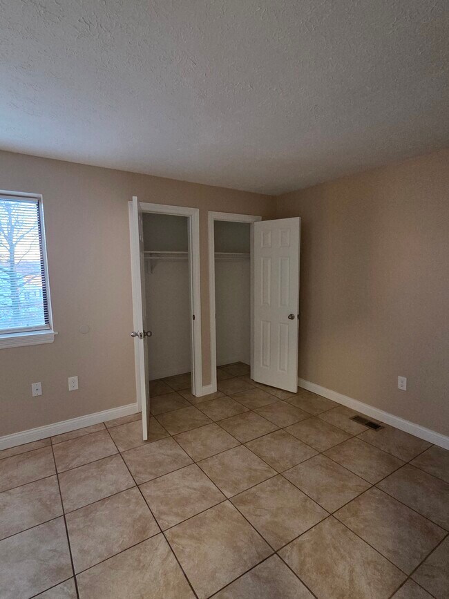 Building Photo - 38280 North Ln