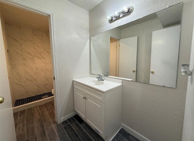 Building Photo - 12500 Sandpiper Dr