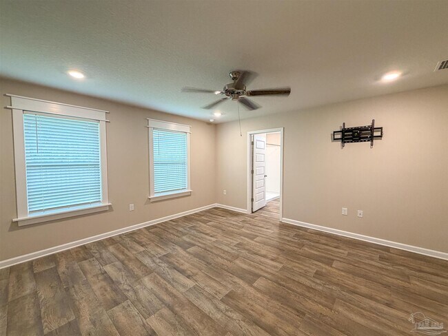 Building Photo - 7836 Lakeside Oaks Dr