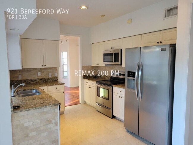 Building Photo - 921 Beresford Way