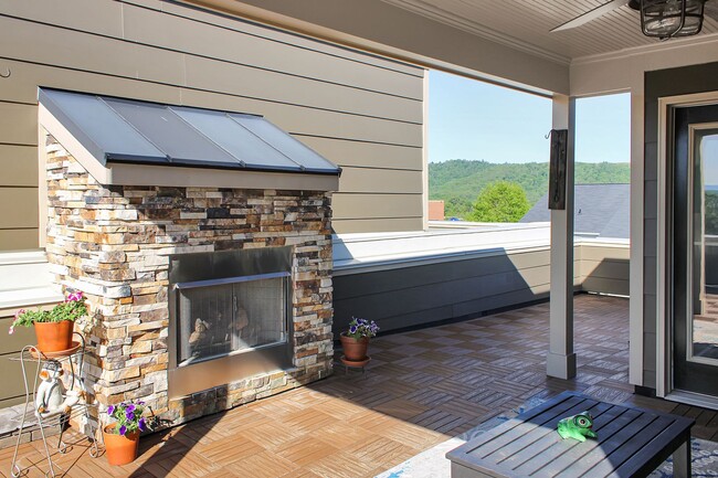 Building Photo - Rooftop terrace with fireplace