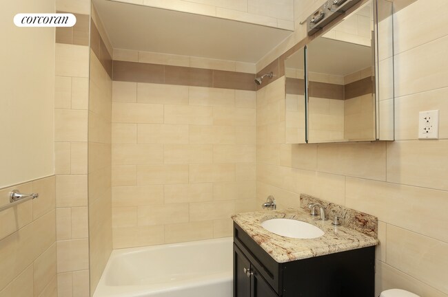 Building Photo - 27-17 Crescent St