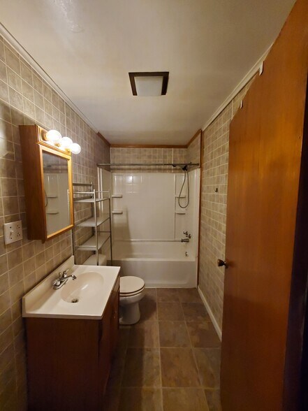 Building Photo - 300 Painter St