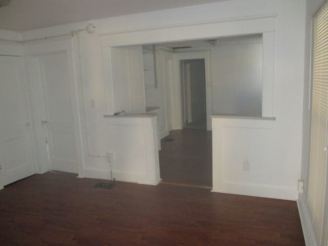 Building Photo - 2 Bedroom Duplex