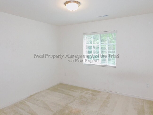 Building Photo - 719 Torbay Dr