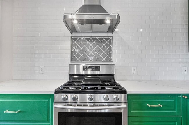 Building Photo - 5709 N Suwanee Ave