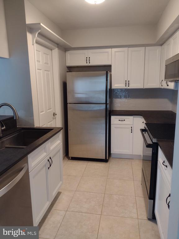 Building Photo - 83 Avon Ln