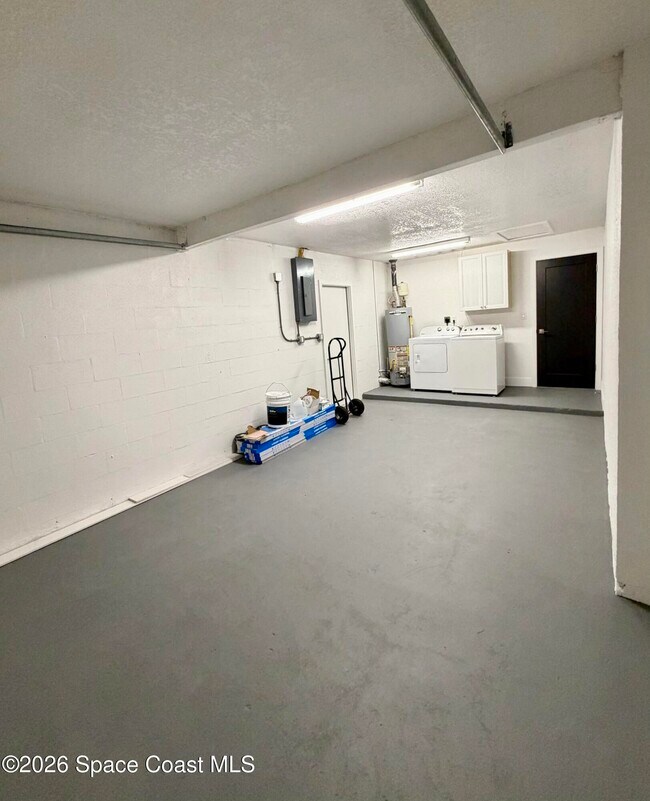 Building Photo - 557 Chantilly Dr