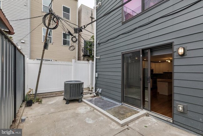 Building Photo - 814 N Uber St