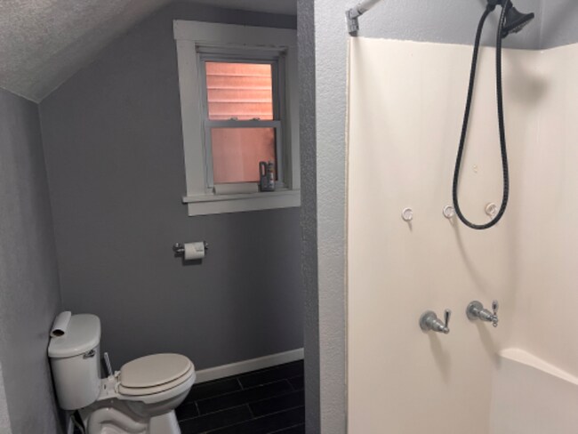 Building Photo - 307 W 3rd St