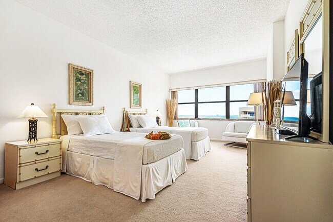 Building Photo - 5000 N Ocean Blvd